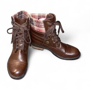 NWOB Celebrity Pink Lace Up Boots